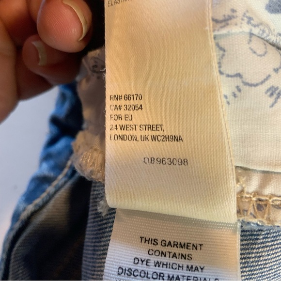 We the Free Women’s Curvy high rise cut-out raw hems button fly Jean shorts 30 - Picture 4 of 9